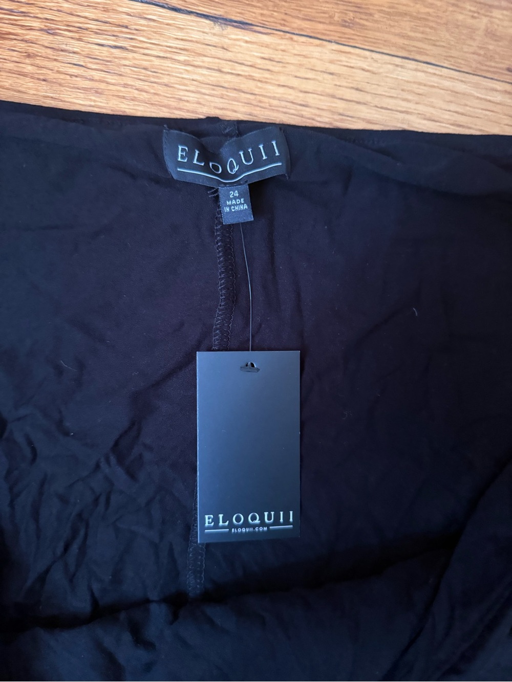 Eloquii Black Ruched Front-Slit Maxi Skirt - Picture 4 of 5